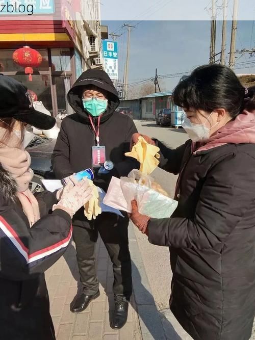 江城疫情：长江码头与城中村结构下的防控挑战