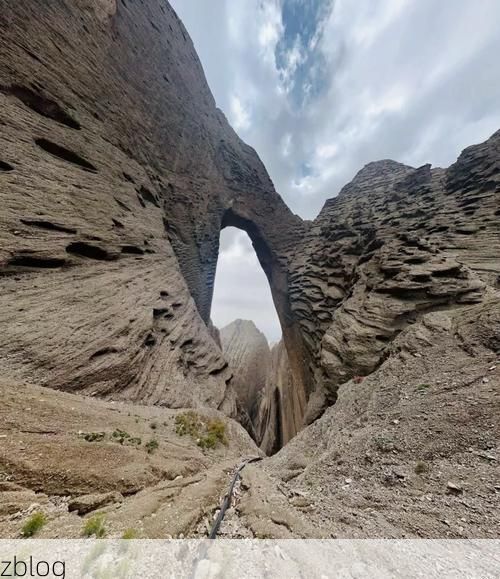 【阿图什市：帕米尔高原东缘的零感染坚守】